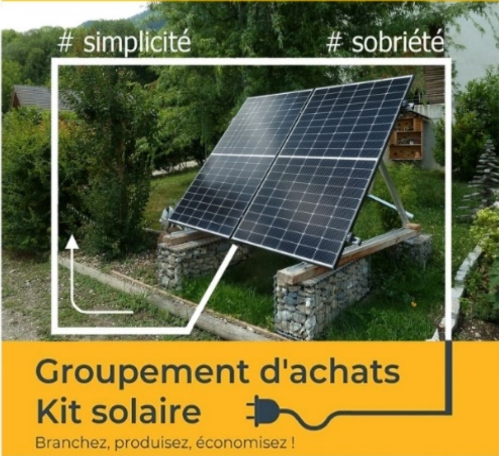 Kit solaire sur support dans un jardin